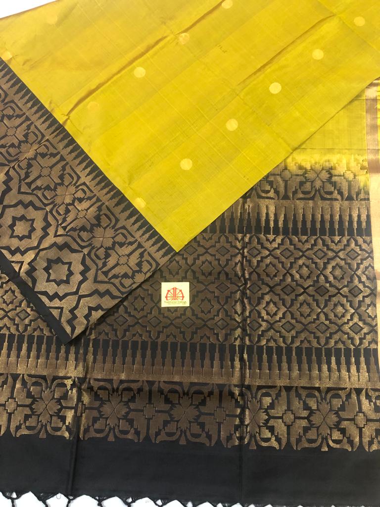 Yellow Green with Black Pallu (Turning) (STM/3326)